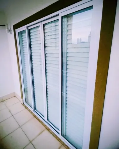 Porta anti ruidos sobre posta