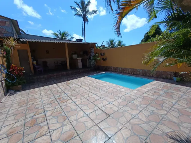 //Casa com piscina no Santa Etelvina