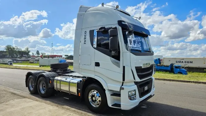 Iveco Hiway 440 6x2 Ano 22 Teto Alto Automático Ar Condicionado Geladeira Suspensão Molas