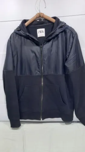 Casaco de Moletom Zara com Capuz - Preto