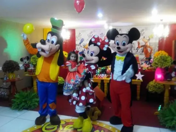 Mickey, Minnie e pateta personagem vivo