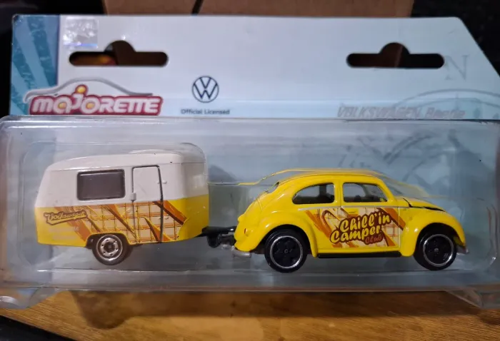 Volkswagen Beetle com Trailer - Majorette