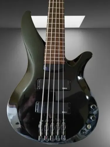 Vendo lindo Bass Yamaha RBX-775