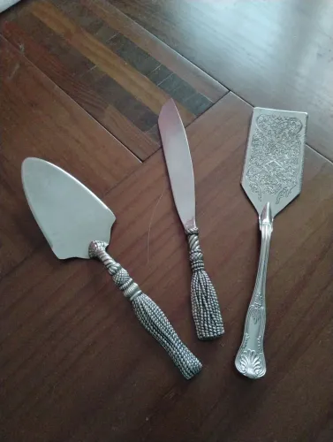 Conjunto de talheres antigos para servir