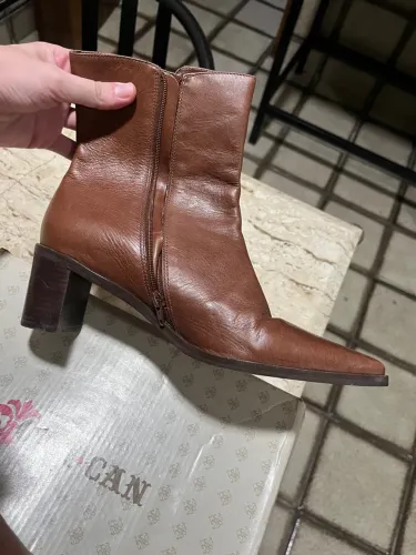Bota marrom de couro