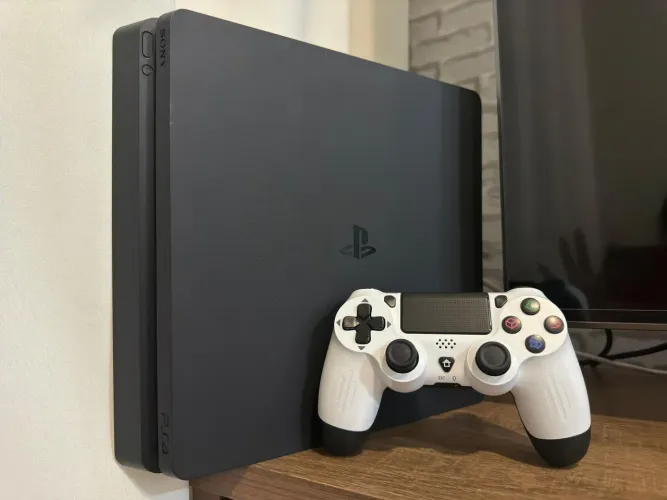 PlayStation 4 Slim + Controle Branco
