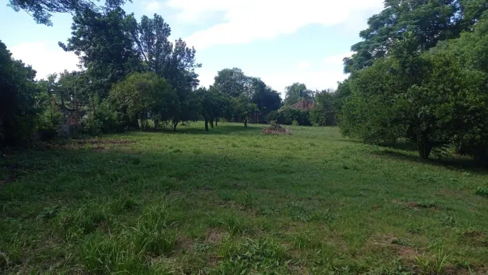 Área com 5984 m2 terreno, com açude e piscina rústica, a 50 M de Avenida
