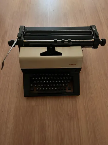 Máquina de escrever antiga Facit