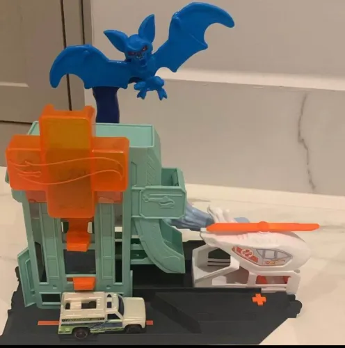 Pista Hot Wheels City Ataque Do Morcego No Hospital Mattel