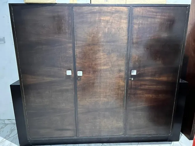 Guarda roupa antiquário
