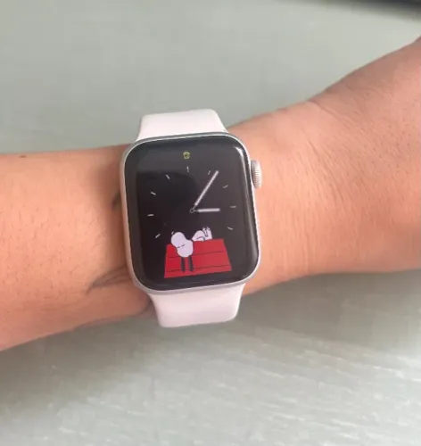 Apple Watch Series 5 (GPS) + pulseiras grátis