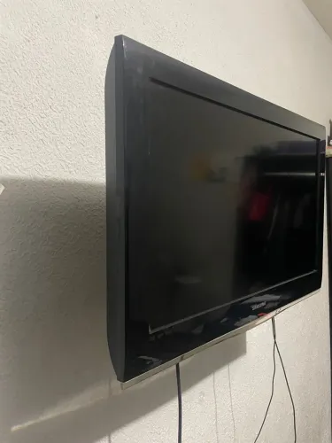 TV 32 polegadas + suporte pra parede