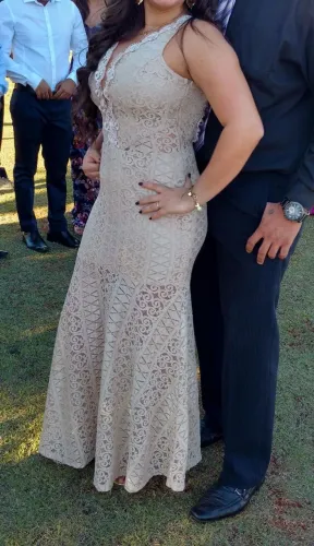 Vestido de festa dourado off white longo rendado