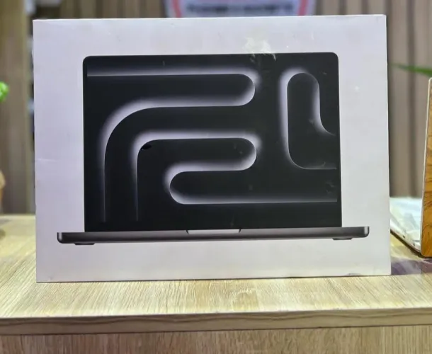 MacBook Pro 14" Apple M3 Pro Chip - 18GB RAM e 512GB SSD