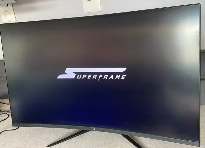 Monitor Superframe Curvo 240hz