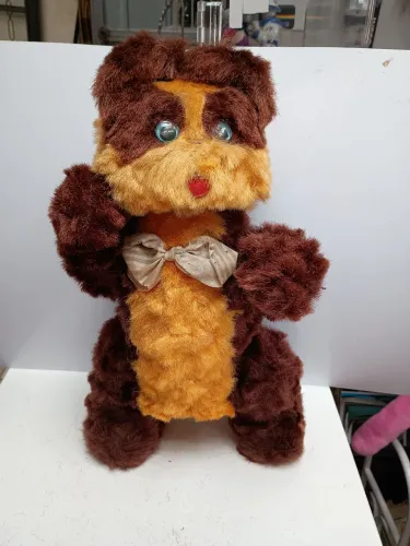 Urso antigo Dec. de 60 - 38 cm tem mola na cabeça e articulado