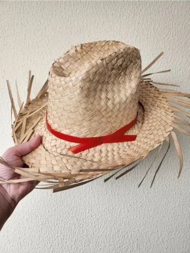 Chapéu de palha com fita vermelha festa junina 