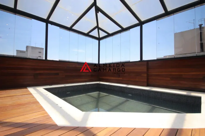Cobertura em Moema - 314m² - 3 suítes, 5 banheiros, piscina, churrasqueira e 4 vagas de ga