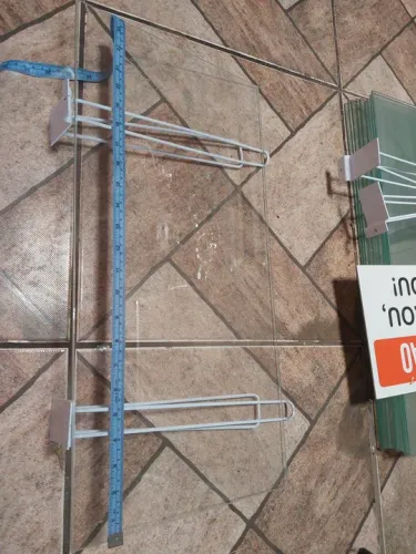 Ganchos com os vidros para painel