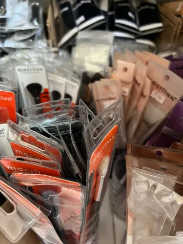 LOTE DE PINCÉIS DE MAQUIAGEM COM 365 UNIDADES