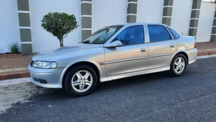 Chevrolet Vectra CD 2.2 16V / 2.0 16V Mec./aut. 2000