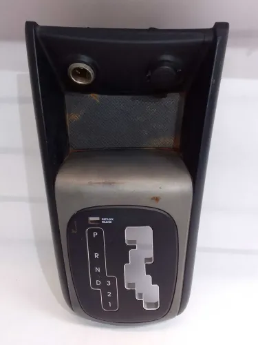 Moldura Console Câmbio Marcha Hyundai I30 2011 846512l100