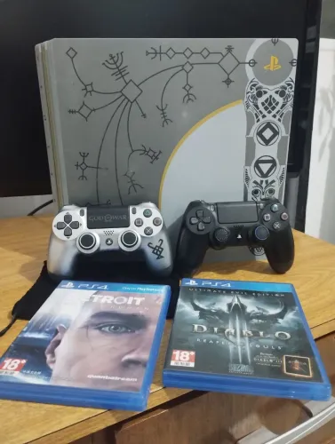 PlayStation 4 Pro 1TB - edição especial God Of War 2018