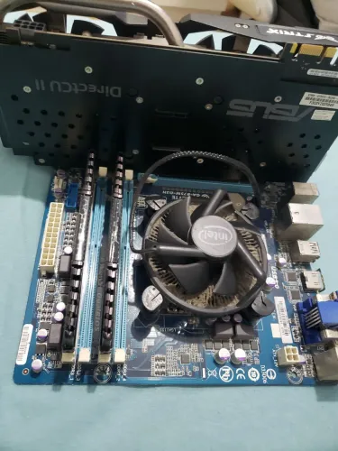 Kit com processador, memória RAM e placa de vídeo 