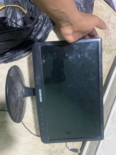 2 Monitores + Gabinete com Peças - Lote
