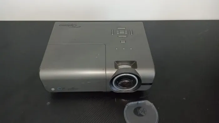 Projetor Optoma EH500 com defeito