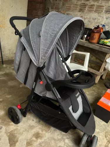 Carrinho de bebê e Bebê conforto Cosco