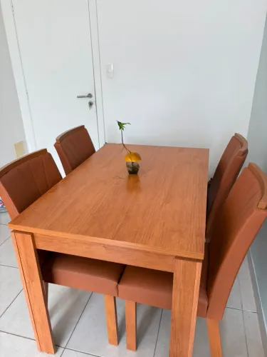 MESA COM CADEIRAS