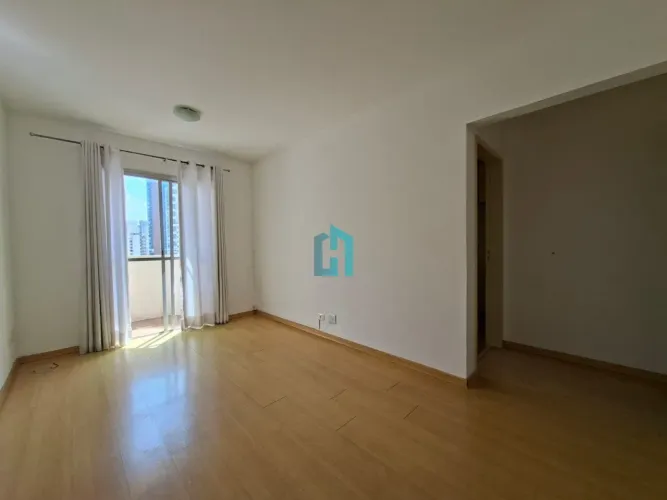 Apartamento reformado para aluguel em Moema