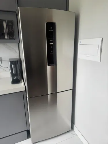 Geladeira Electrolux Inverter Inox - Seminova, apenas 3 meses de uso