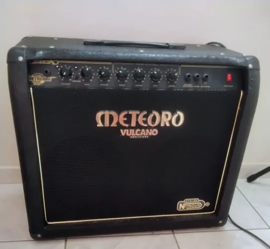 Vendo amplificador com pouco uso. Motivo de locomoção em escadas