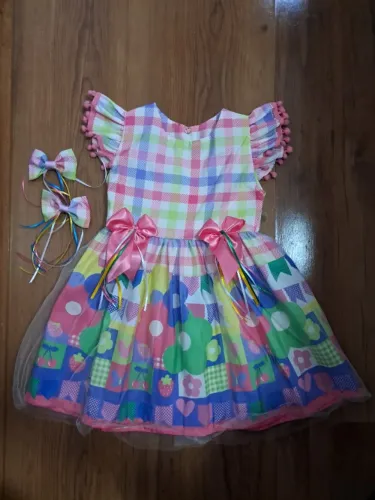 Vestido infantil xadrez com tule