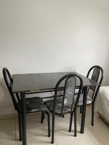 Mesa com 4 cadeiras