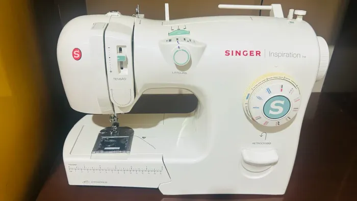 Máquina de Costura Singer