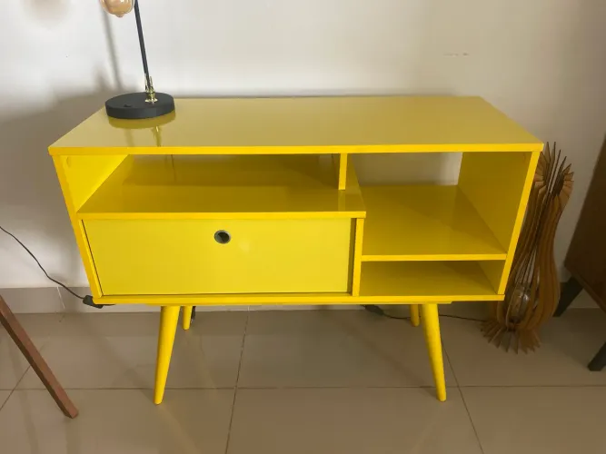 Aparador Amarelo com porta