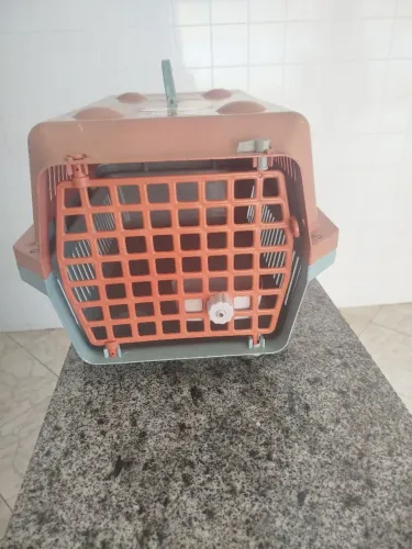 Vende-se gaiola para transportar gatos 