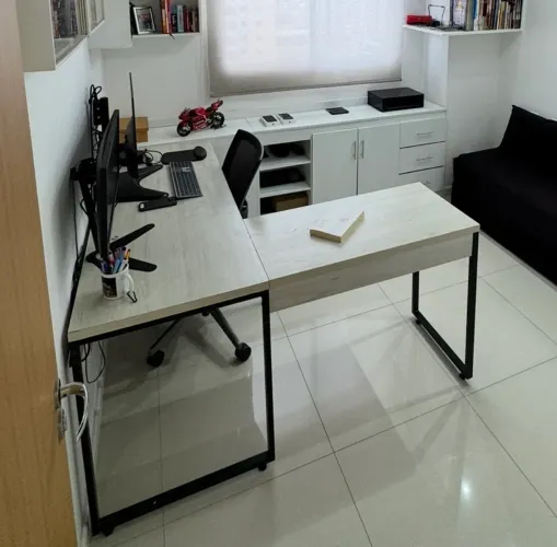 Mesa de Escritório em L - Estilo Industrial | Estrutura Metálica
