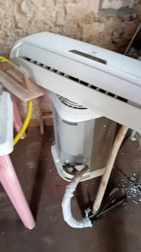 Ótima Central de ar inverter 12 mil BTUs, 600 reais pra vender rápido