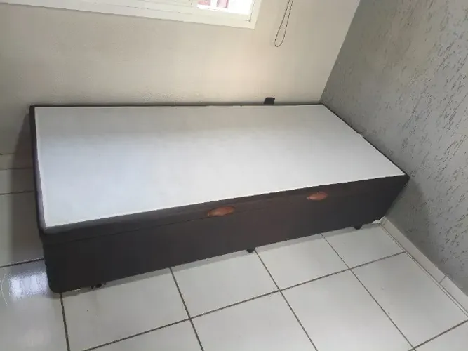 Cama box com baú solteiro marca "Castor"