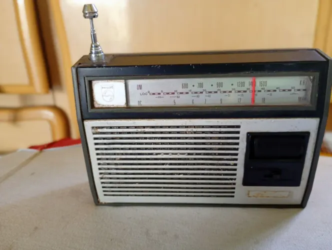 Rádio Philips antigo modelo 06 RL197 OM E OC ler a descrição
