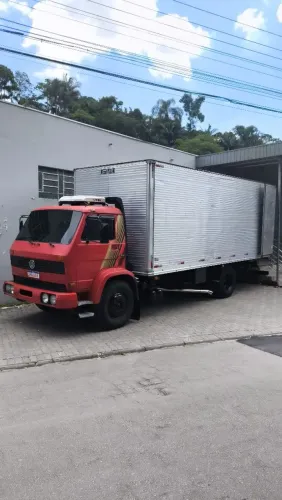 Caminhão toco baú 12.140