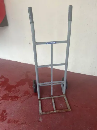 Carrinho de compras e carrinho de entrega