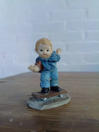 menino skatista bibelô vintage antigo Antiquario decoração casa skate esporte