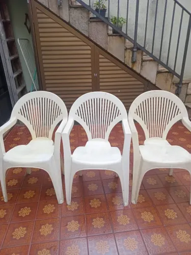 Cadeiras estilo poltrona com desgaste(cada uma)