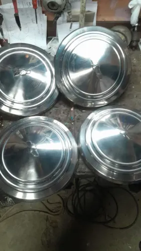 Vendo essas calotas para opala / Caravan aro 14 (funcionam em rodas de ferro com travas)