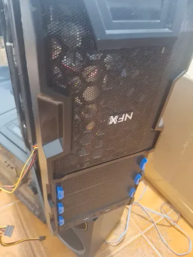 Gabinete pra PC gamer NXF preto detalhe azul